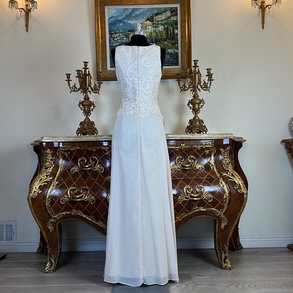 Women’s formal embroidery bodice mother of bride dress - Picture 5 of 6